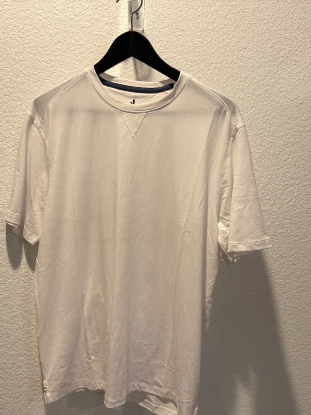 Johnnie-O Feather Weight T-Shirt - White -Size Med (NWOT)
